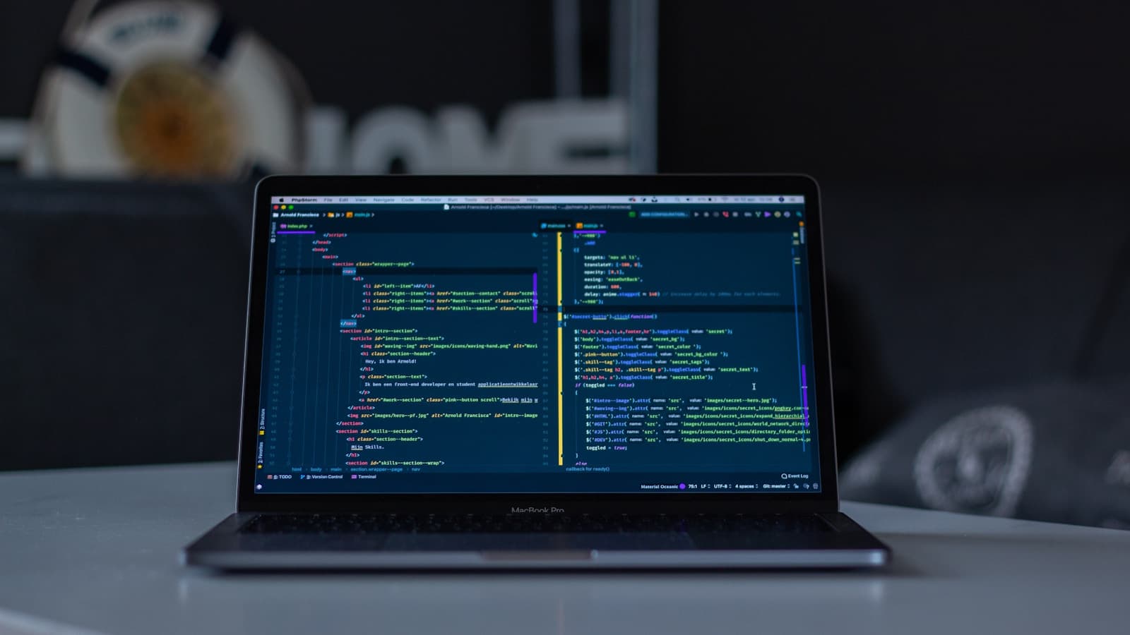 Turned-on laptop computer representing a beginner switching from Windows to Linux